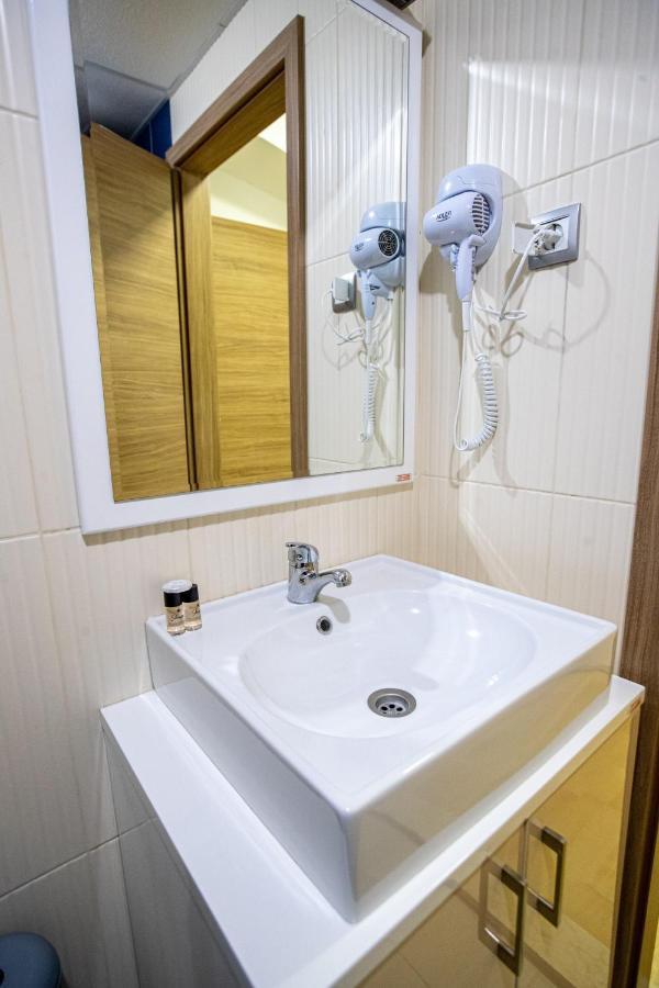 Park Queens Apartments Ohrid Esterno foto